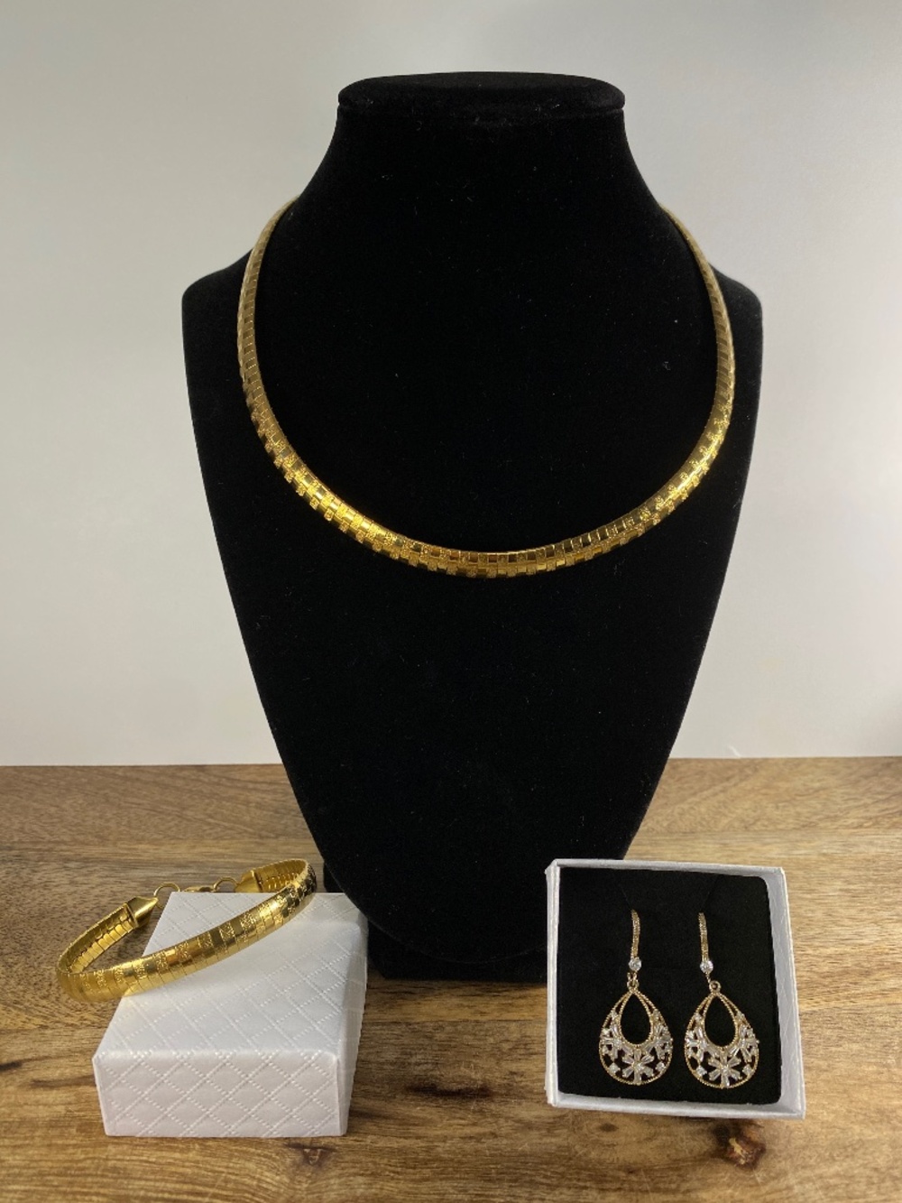 Goldtone Rhinestone Costume Fashion Short Necklace Bracelet Earrings Jewelry Lot